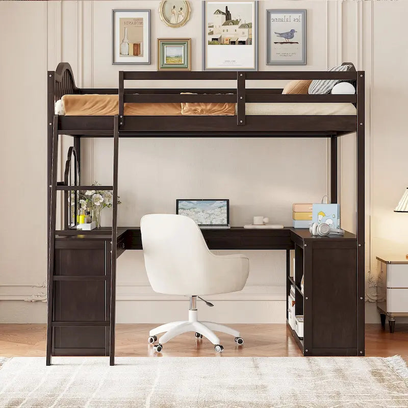Lit mezzanine en bois massif avec bureau en U, compartiments de rangement et miroir triple.