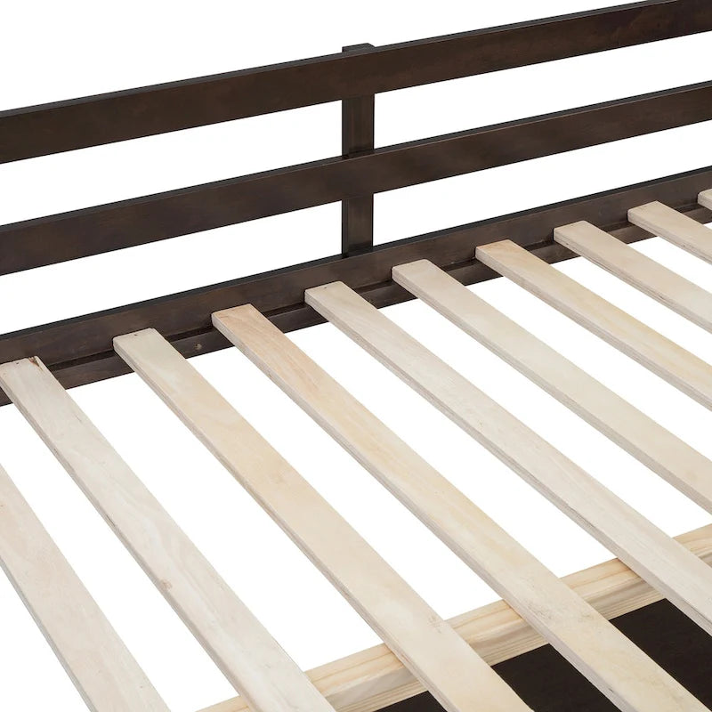 Lit mezzanine en bois massif avec bureau en U, compartiments de rangement et miroir triple.