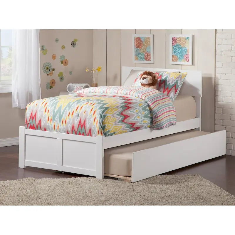Lit plateforme Orlando avec pied de lit et lit gigogne double.
