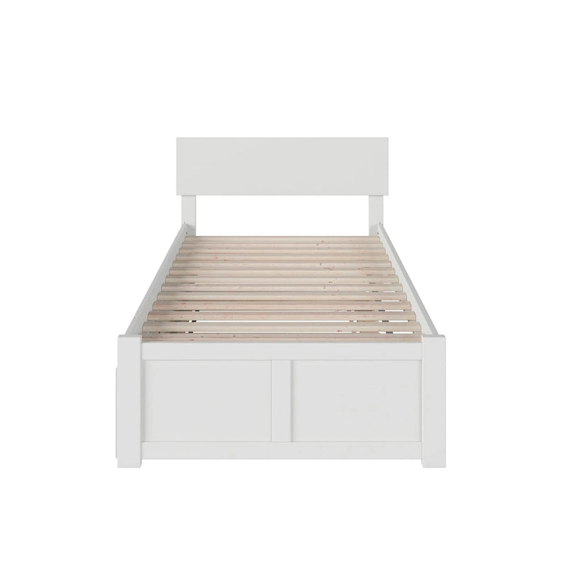 Lit plateforme Orlando avec pied de lit et lit gigogne double.