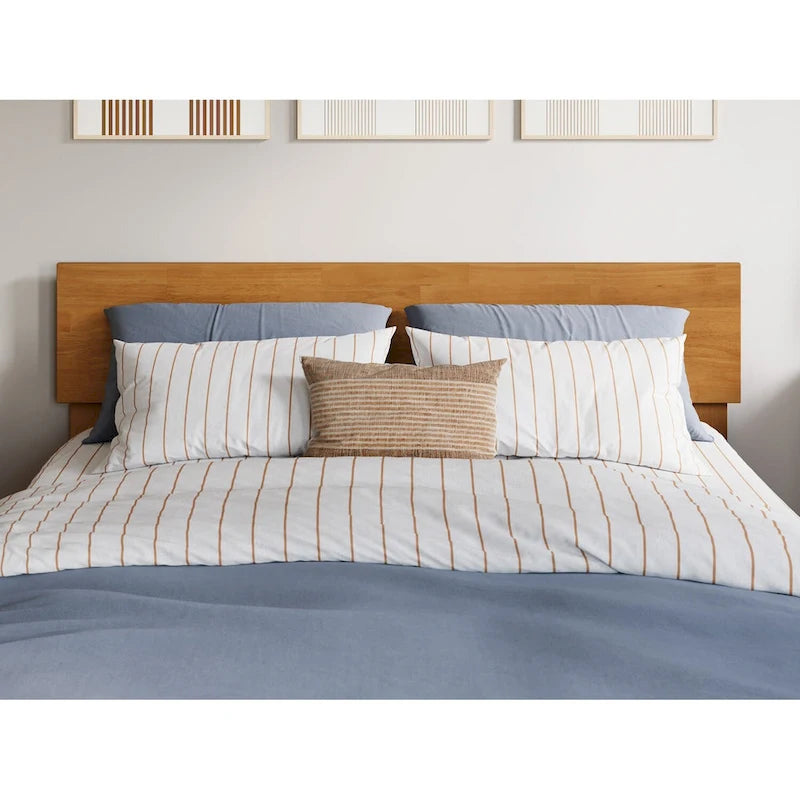 Lit plateforme Orlando avec pied de lit et lit gigogne double.