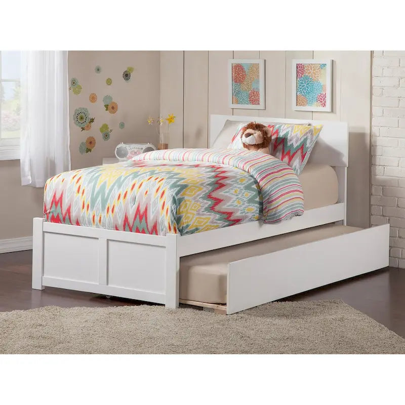 Lit plateforme Orlando avec pied de lit et lit gigogne double.