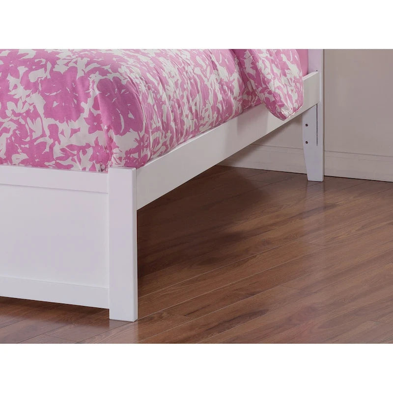 Lit plateforme Orlando avec pied de lit et lit gigogne double.
